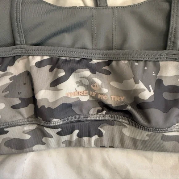 NWOT Her Universe X Star Wars Millennium Falcon Camo Sports Bra - Picture 4 of 7